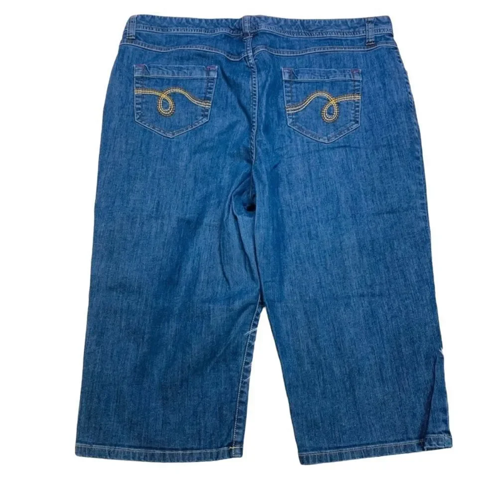 10/$25🦋 Smith's Medium Wash Denim Capris - Size 16